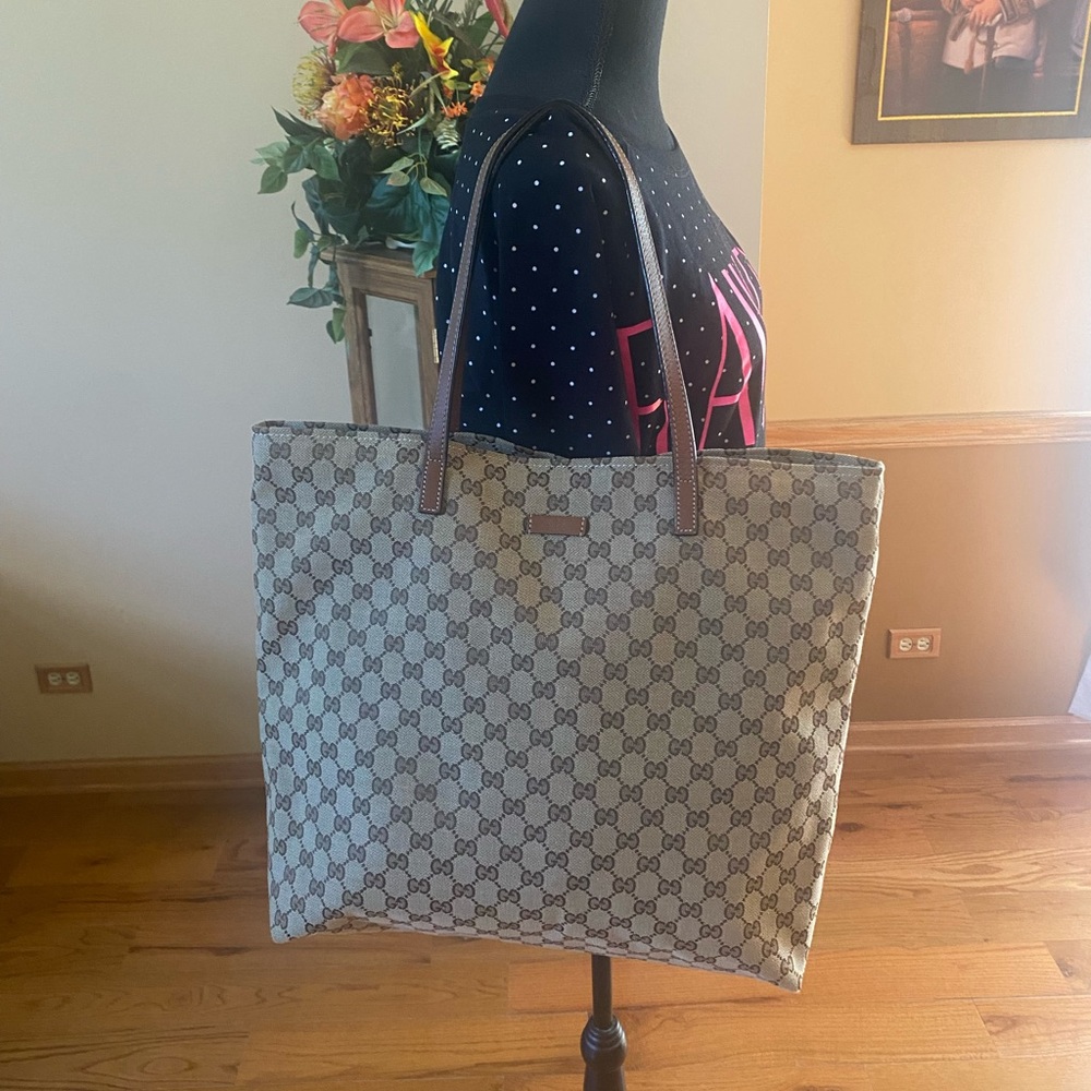 💯 % authentic Gucci shoulder bag